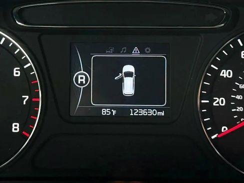 Used 2017 Kia Sorento LX image 10