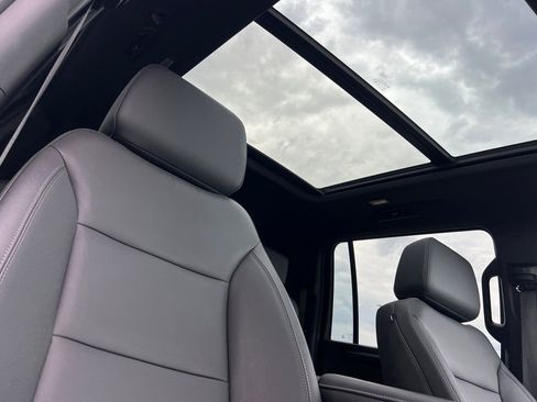 Used 2025 Chevrolet Suburban LT w/ Comfort Package image 20