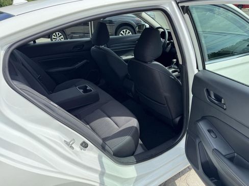 Used 2025 Nissan Altima 2.5 SV w/ SV Premium Package FWD image 14