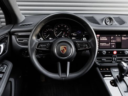 Certified 2025 Porsche Macan AWD/4WD image 17