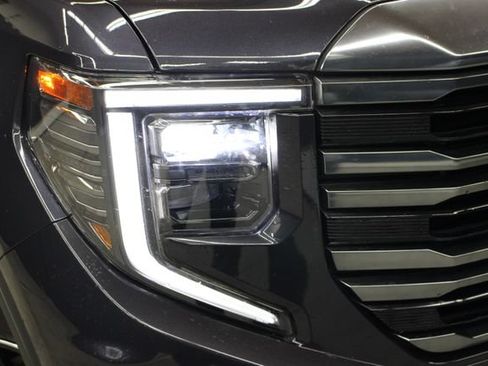 Used 2024 GMC Sierra 1500 AT4 w/ Technology Package AWD/4WD image 7