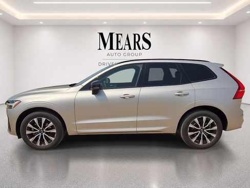 Used 2024 Volvo XC60 B5 Core AWD/4WD image 3
