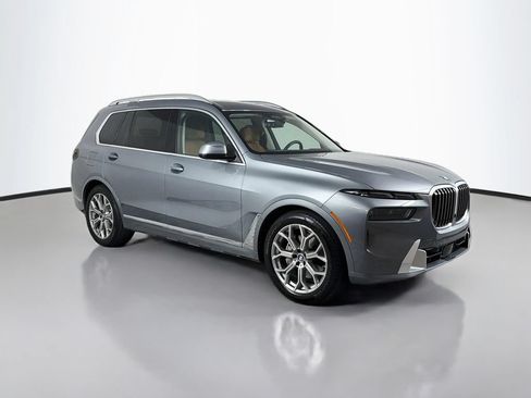 Used 2024 BMW X7 xDrive40i AWD/4WD image 3