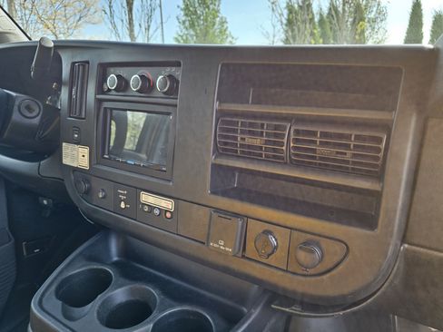 Used 2018 GMC Savana 3500 Extended w/ Driver Convenience Package RWD image 21