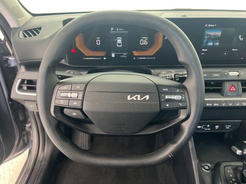 Used 2025 Kia K4 FWD image 11