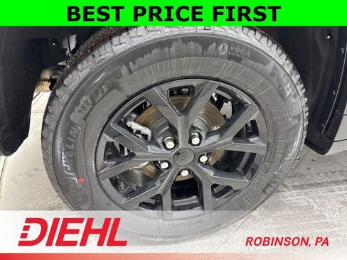 New 2026 Jeep Grand Cherokee Altitude AWD/4WD image 8