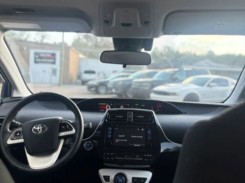 Used 2018 Toyota Prius Three FWD image 27