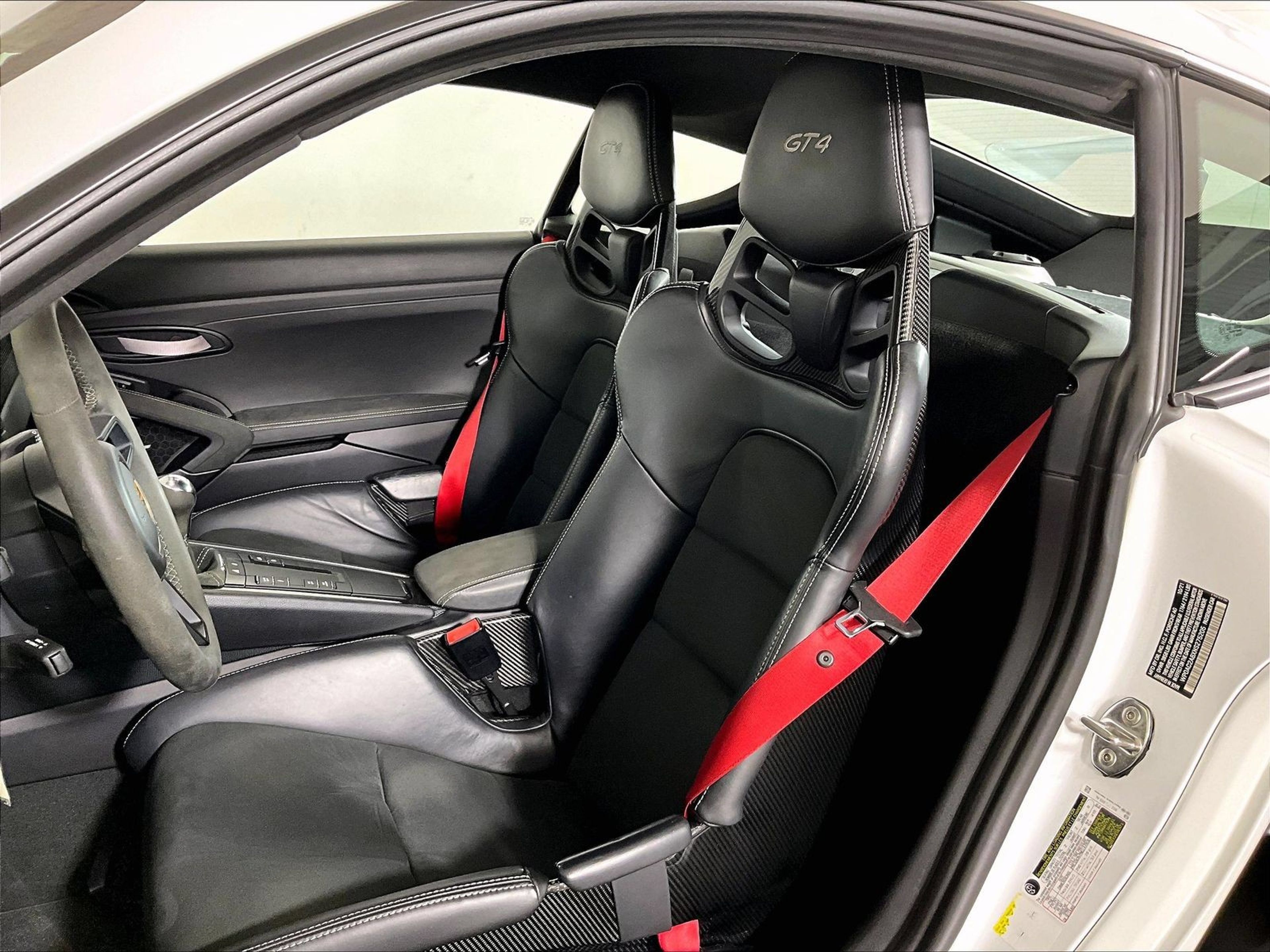 Certified 2022 Porsche 718 Cayman GT4 RWD image 5