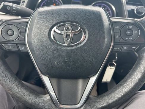 Used 2018 Toyota Camry LE image 12