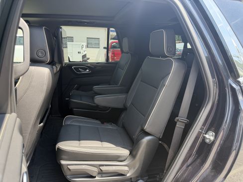 Used 2024 GMC Yukon SLT w/ SLT Premium Package AWD/4WD image 12