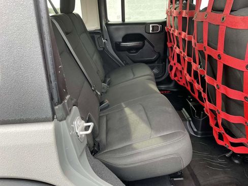 Used 2018 Jeep Wrangler Unlimited Sport S image 45