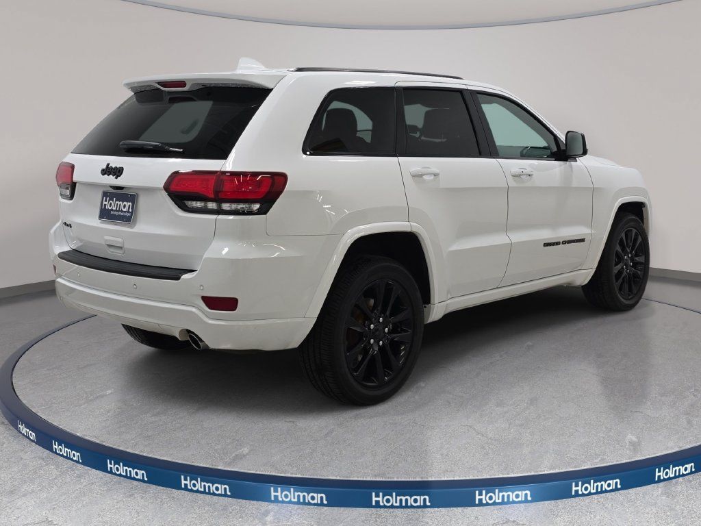 Used 2018 Jeep Grand Cherokee Altitude AWD/4WD image 6