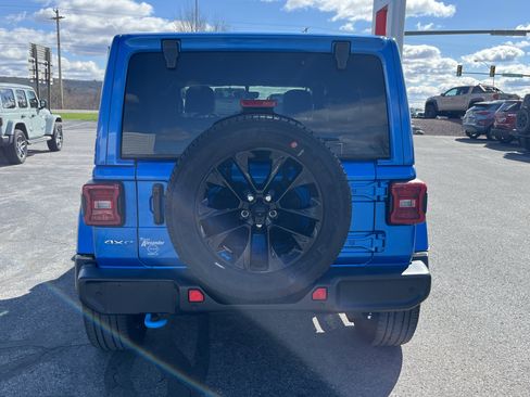 Used 2023 Jeep Wrangler Unlimited Sahara w/ Cold Weather Group AWD/4WD image 4