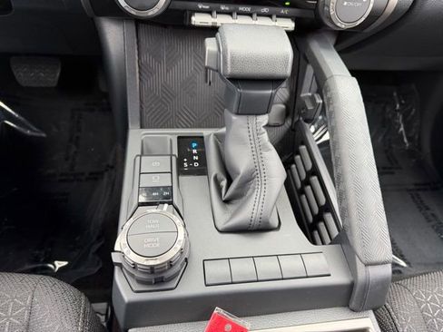 Certified 2025 Toyota 4Runner SR5 AWD/4WD image 25