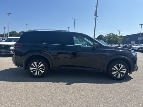 Certified 2023 Nissan Pathfinder SL AWD/4WD image 4
