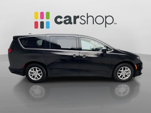 Used 2023 Chrysler Voyager LX FWD image 6