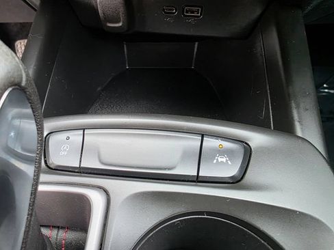 Used 2024 Chevrolet Trax RS FWD image 28