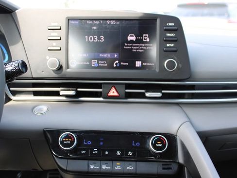Used 2025 Hyundai Elantra Sport FWD image 27