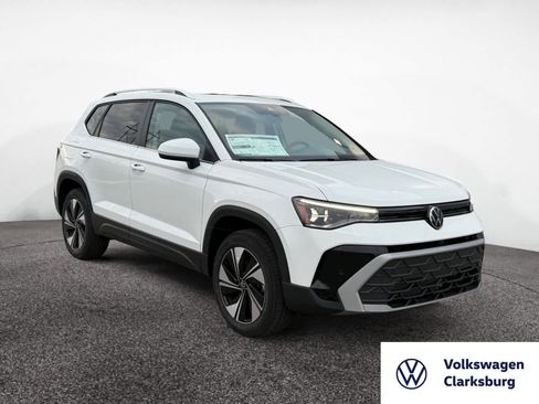 New 2026 Volkswagen Taos SE image 7