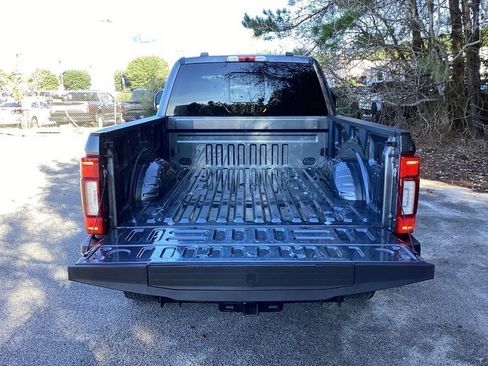 Used 2022 Ford F250 Platinum w/ FX4 Off-Road Package image 9