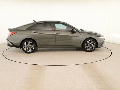 Used 2025 Hyundai Elantra Sport image 8