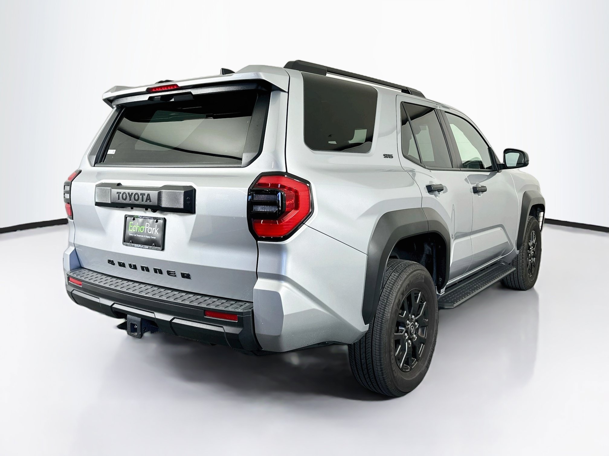 Used 2025 Toyota 4Runner SR5 AWD/4WD image 9