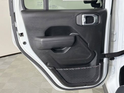 Used 2025 Jeep Wrangler Unlimited Rubicon AWD/4WD image 24