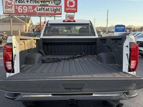 Used 2025 GMC Sierra 2500 Pro AWD/4WD image 7