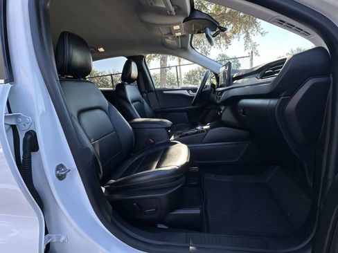 Used 2023 Ford Escape Platinum AWD/4WD image 13