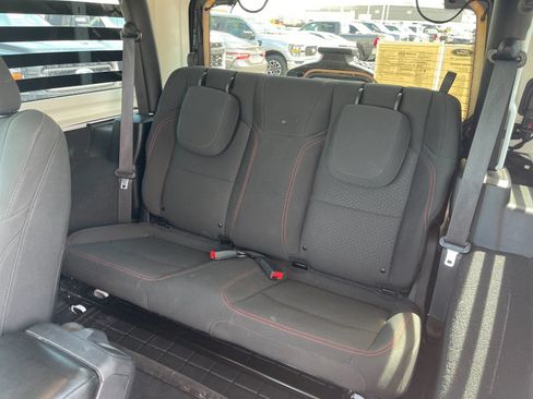 Used 2023 Jeep Wrangler Rubicon w/ Cold Weather Group AWD/4WD image 14