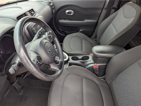 Used 2016 Kia Soul + image 20