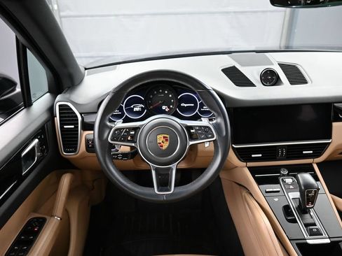 Used 2021 Porsche Cayenne AWD/4WD image 17