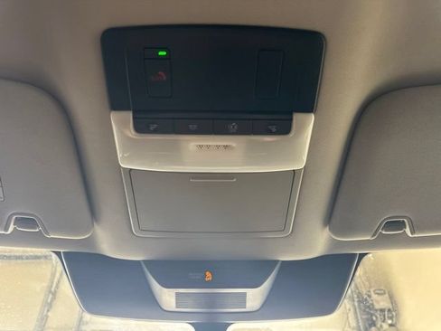 Used 2025 Nissan Pathfinder SV FWD image 14