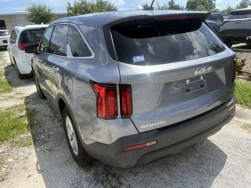 Certified 2023 Kia Sorento LX FWD image 7