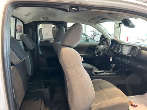 Used 2020 Toyota Tacoma SR w/ SX Package AWD/4WD image 6