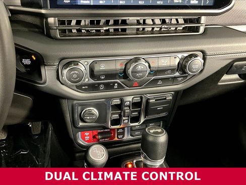 Used 2024 Jeep Wrangler Unlimited Rubicon AWD/4WD image 15