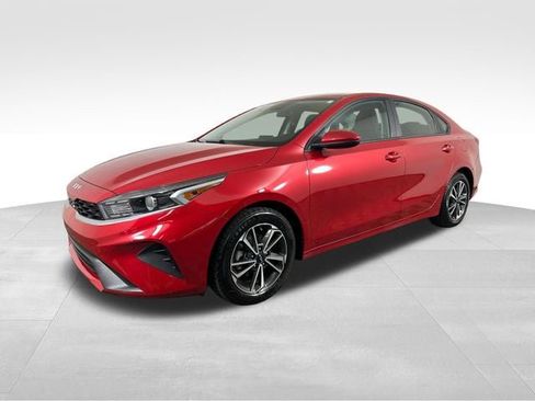 Used 2023 Kia Forte LXS FWD image 2
