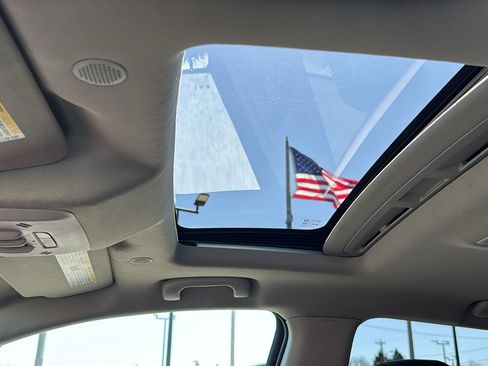 Used 2018 Buick Encore Essence AWD/4WD image 22