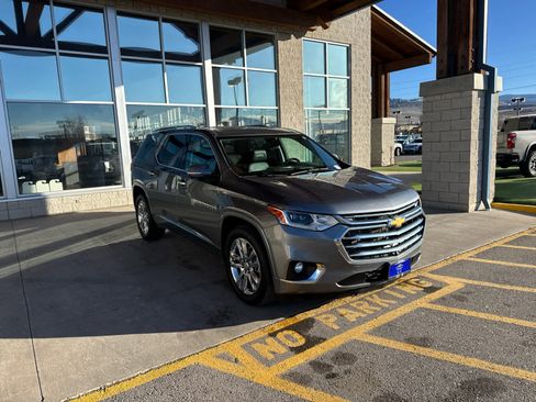 Used 2020 Chevrolet Traverse High Country image 3