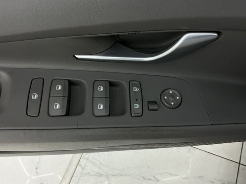 Used 2022 Hyundai Elantra SEL w/ Convenience + Premium Package FWD image 37