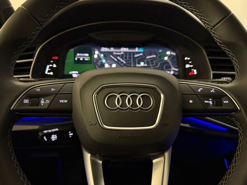 Used 2025 Audi Q7 2.0T Premium w/ Convenience Plus Package AWD/4WD image 11