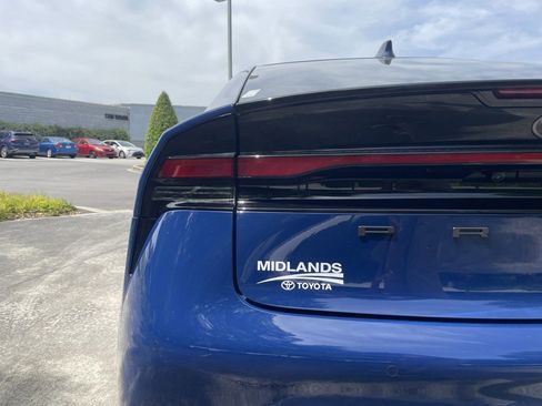 Used 2024 Toyota Prius XLE FWD image 8