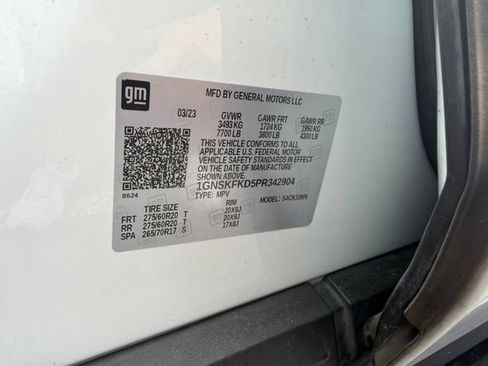 Used 2023 Chevrolet Suburban Premier AWD/4WD image 31