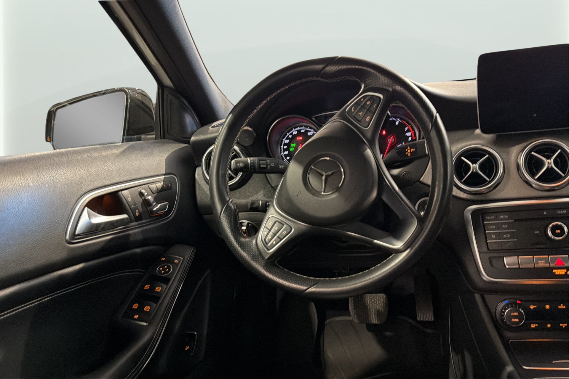 Used 2018 Mercedes-Benz GLA 250 image 16