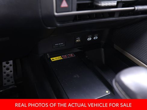 Used 2025 Toyota Camry SE w/ Convenience Package image 6