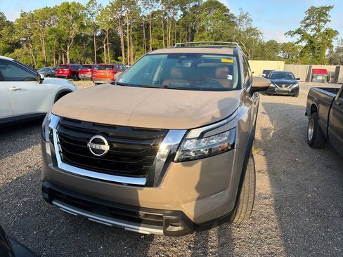 Used 2025 Nissan Pathfinder Platinum w/ Cargo Package FWD image 2