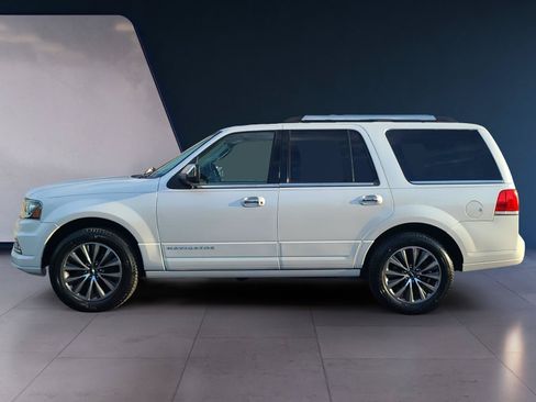 Used 2016 Lincoln Navigator Select RWD image 2