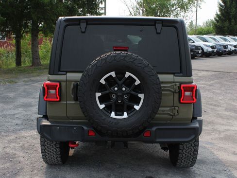 Used 2025 Jeep Wrangler Unlimited Rubicon AWD/4WD image 5