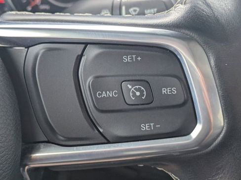 Used 2020 Jeep Gladiator Overland AWD/4WD image 28