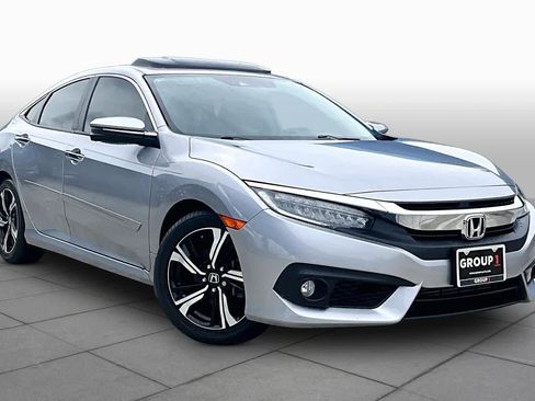 Used 2018 Honda Civic Touring image 3